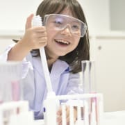 低年齢のお子さまでも安心して実験ができます