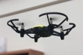 飛ぶドローン