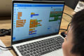 プライマリ・ベーシックはScratchでプログラミング的思考を学びます