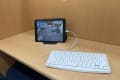 タブレットを使用しタイピングも学べます。