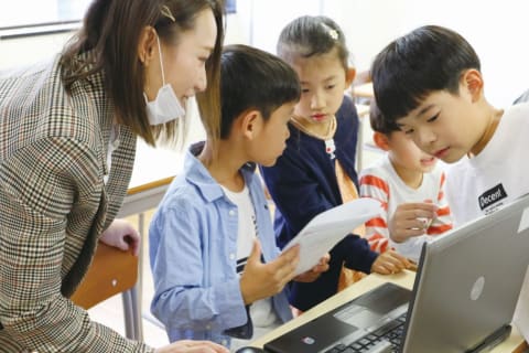 【先着10名様まで /残り枠わずか】 入会金0円、初月月謝が30％オフ  9,800円(税別)   スタンダードコース（小1～）のイメージ画像