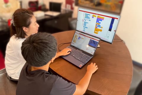 初心者でも分かりやすいScratchを使ってプログラミングを学びます