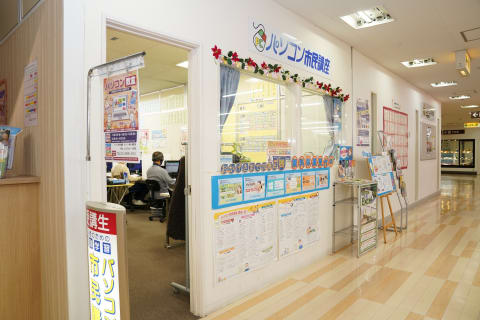 教室はダイエー東大島店4階 ダイソーさんの向かいにあります。