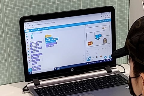 スクラッチを使って、プログラミングに挑戦中！