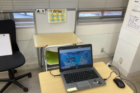 一人一つずつのPCで講師がサポート！