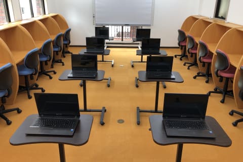 １クラス10名。二人の講師が徹底サポート