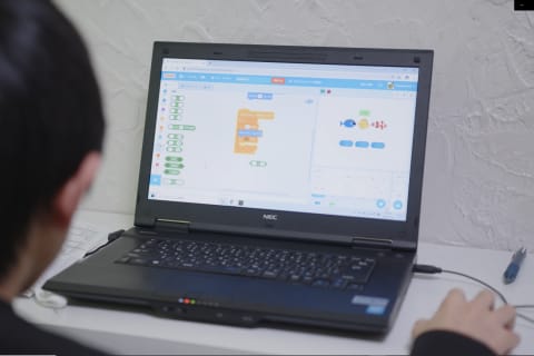 スクラッチコースでゲーム作成する姿