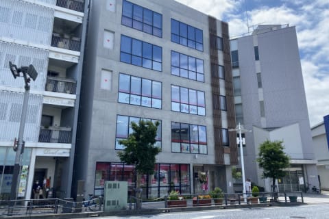 JR逗子駅前　バスロータリー東側