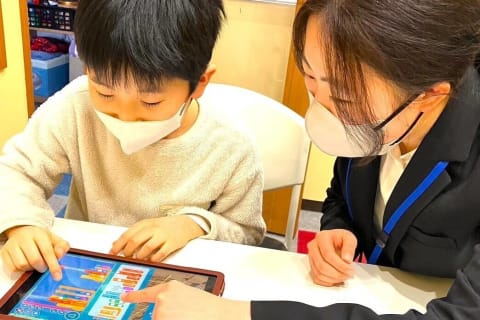 明るく楽しいレッスンで、多くの生徒様から大好評です♪