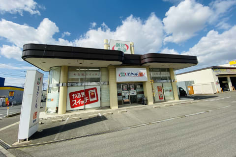 教室の前が駐車場になります。