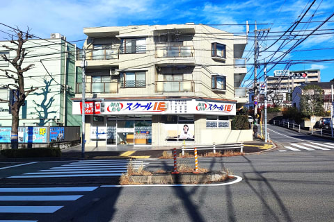 多摩馬引沢交差点です。永山駅から徒歩１０分の距離です