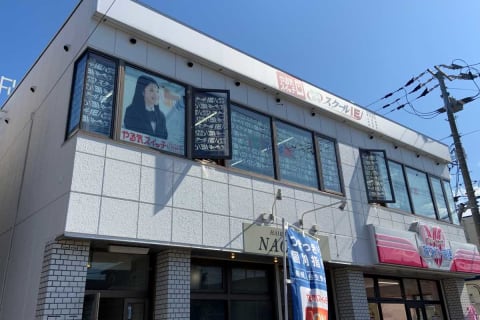 石狩手稲線沿い、GUさん・はなまるさんの向かいのビルにございます。(2Fです)