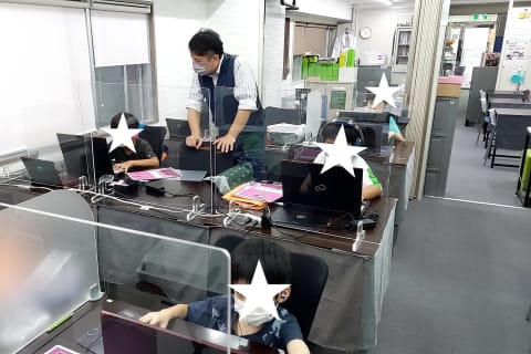 動画と実際の講師のダブルティーチング