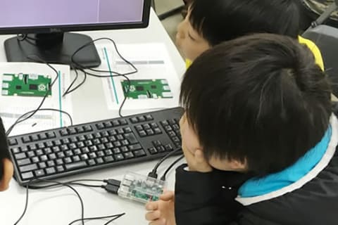 定期開催のITワークショップで、幅広いスキルを育成