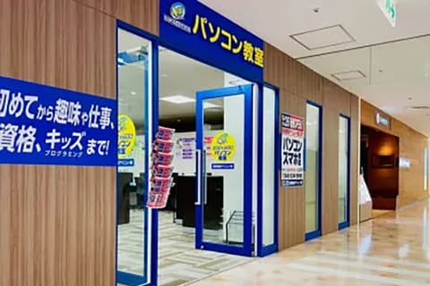 日吉校教室前外観