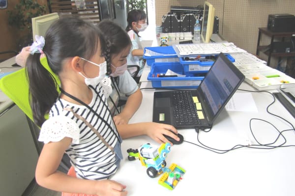 プログラミングを何度も試して”工夫する”ことを学びます