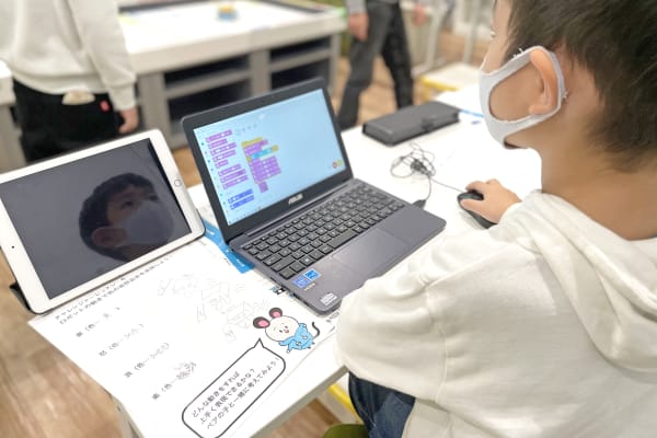 CHALLENGERからはパソコンでプログラミングをします。