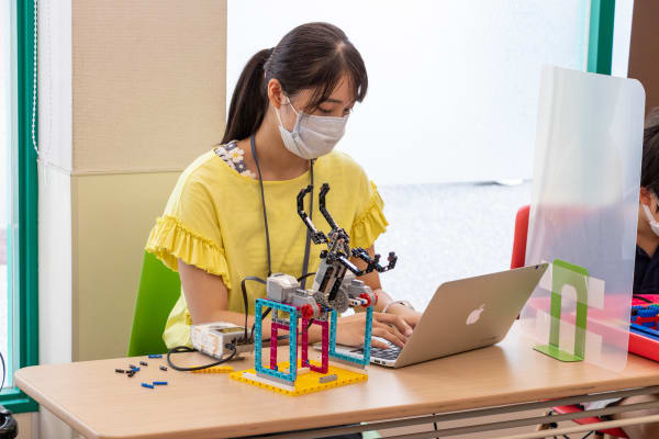 身のまわりの様々な物事に興味を持つ好奇心を育みます（撮影：2020年8月）