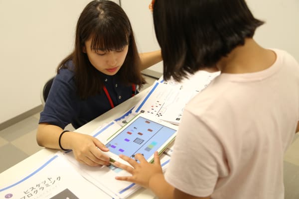 何度も何度も質問できる環境を大事にしています。(2019年7月撮影)