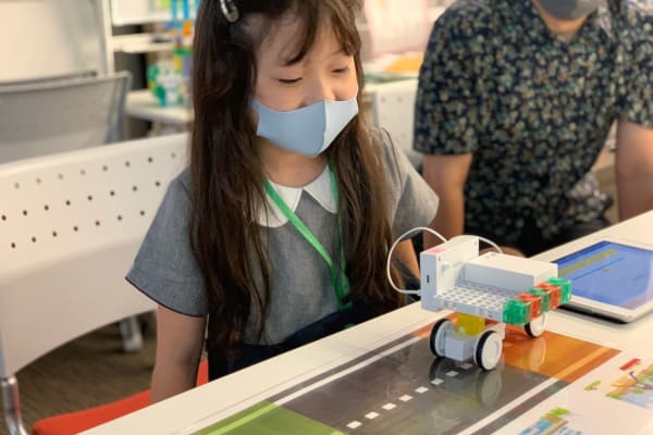 女子にも人気のKOOV。「プログラミングって、楽しい！」