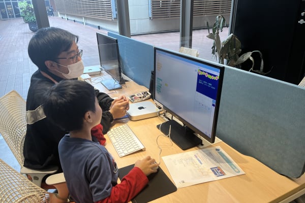 お子様一人ひとりのペースに合わせて、教材を選び授業を行っています