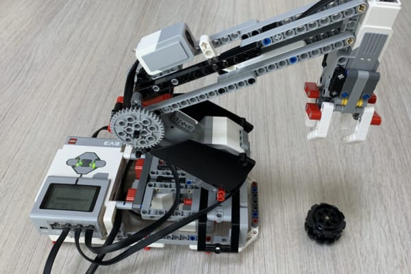 レゴマインドストームでつくったロボットアーム.