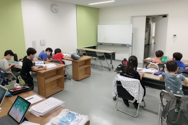 それぞれのペースでそれぞれのレベルに取り組んでいくのでみんな集中して取り組めています！