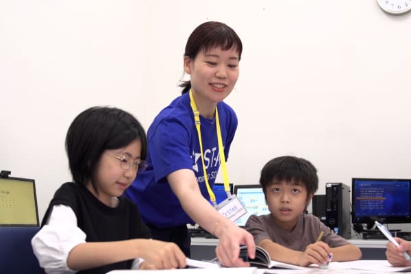 手が止まった時は講師がサポートします