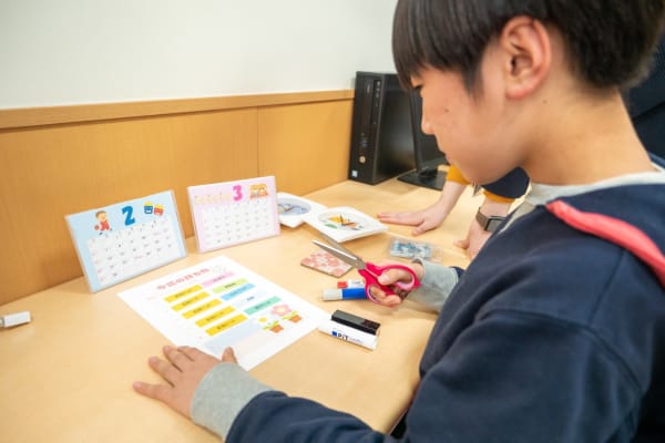 クリエイティブ講座に挑戦！授業で習得した内容をいかして作品を作成します。お子さまに人気のカテゴリーになります！