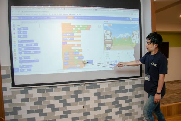 大きなプロジェクターでわかりやすく説明します！