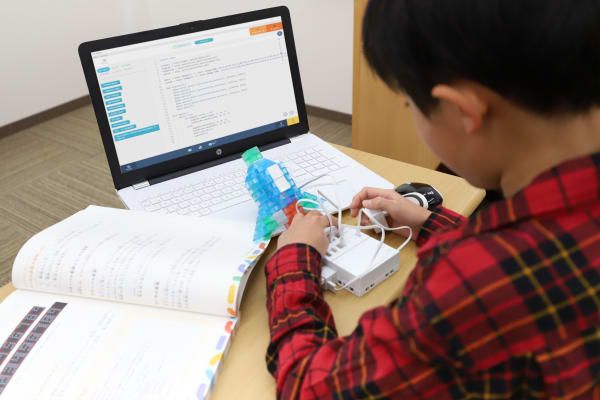 マスターコースでは、実社会でも使え将来性の高い「Python型」プログラミングを学べます [2021/10撮影]