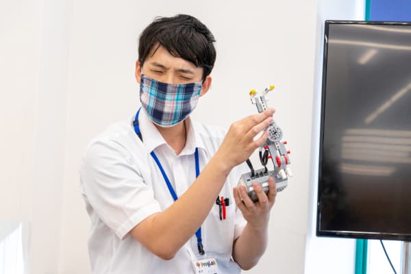 社会で役立つチカラを養う上で、講師陣も様々な社会人経験を有しています（撮影：2020年8月）