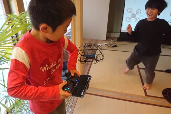 プログラミングでドローンを飛ばした後、操縦体験もしました！