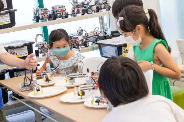 目標に向かって何度も失敗を繰り返す中で、解決すべき問題を見つける力を養います（撮影：2020年8月）