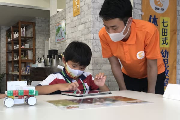子供が真剣になるくらい夢中になれるのが「七田式プログラミング」です