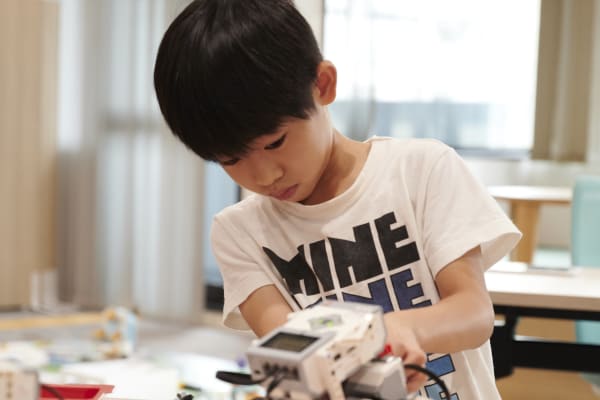小学２年生から 教育版 レゴ®マインドストーム®EV3で学びます！
