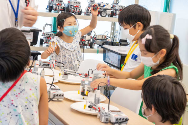 失敗を恐れず、試行錯誤を重ねることで、主体性と最後までやり抜く力を育てます。（撮影：2020年8月）