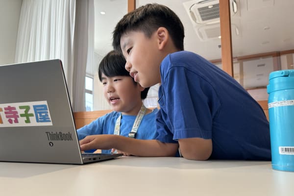 学校以外の友達もでき、お互いのプログラムを見せ合ったり、教えあったりすることもできます。