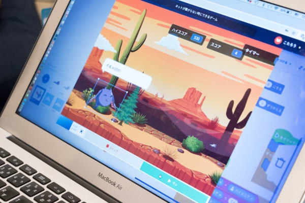 スマホゲームも開発しているサイバーエージェントグループの教材だから、使えるキャラクターや背景素材も実際のゲームそのもの！