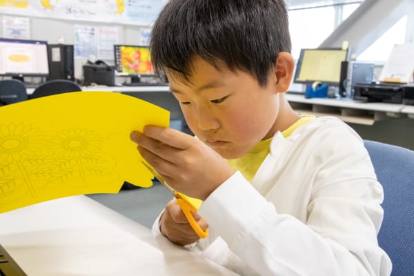 クリエイティブ講座に挑戦！授業で習得した内容をいかして作品を作成します。お子さまに人気のカテゴリーになります！