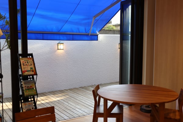 (コロナ対策)屋根は可動式なので雨の日でも空気の入れ替えを行えます