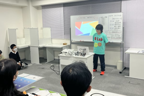 学んだ成果を発表する発表会の様子。発表会を通じてプレゼンテーション手法を学習します。