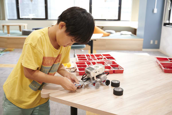 レッスンは90分、子どもたちが試行錯誤する時間をたっぷり取れるレッスンです！