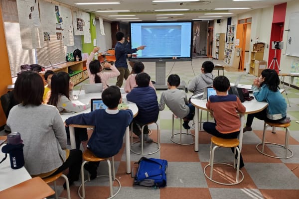 皆で活発な意見を出し合います