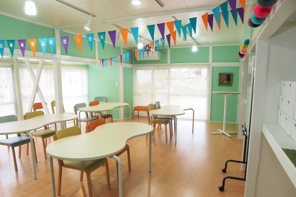 明るくゆったりとした空間でのびのびと活動できます。