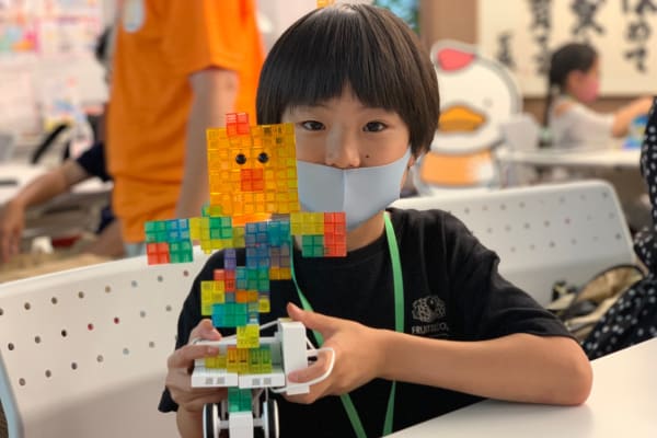 「ボクの車に乗っているのは誰でしょうか？」七田式プログラミングコースは、一人ひとりの個性を大切に育みます。だから楽しい♬