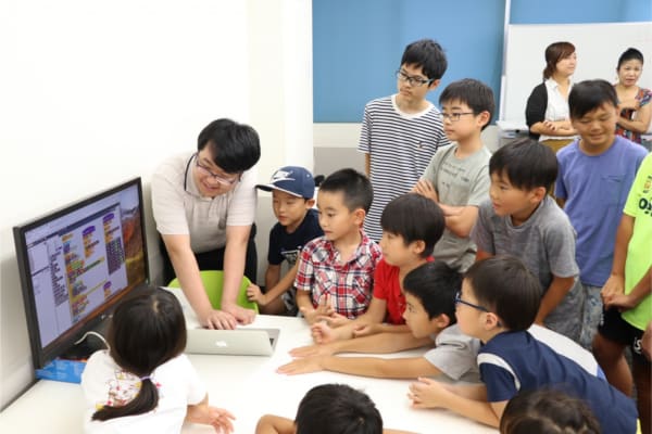 作品を発表したり、オンラインコミュニティでシェアします