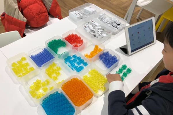 プログラミング教室の様子（教材：KOOV）