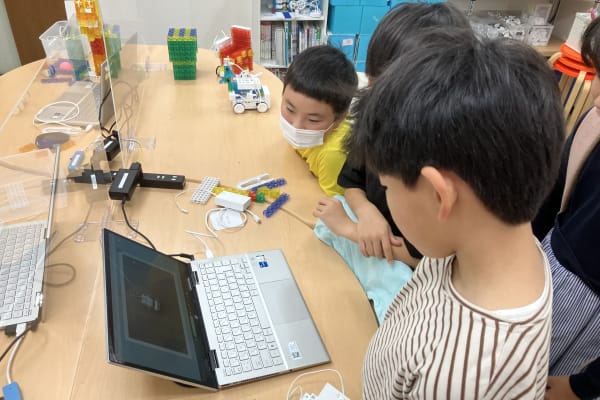 他の作品の動きを動画で見て研究、自分の制作にどう活かせるだろう？【2023年11月撮影】