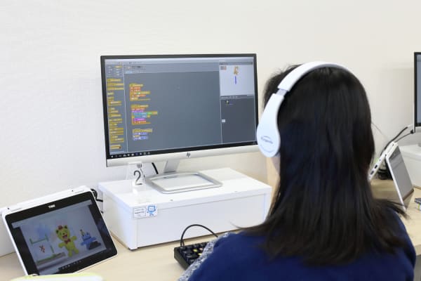 Scratchを学んでいる様子です。